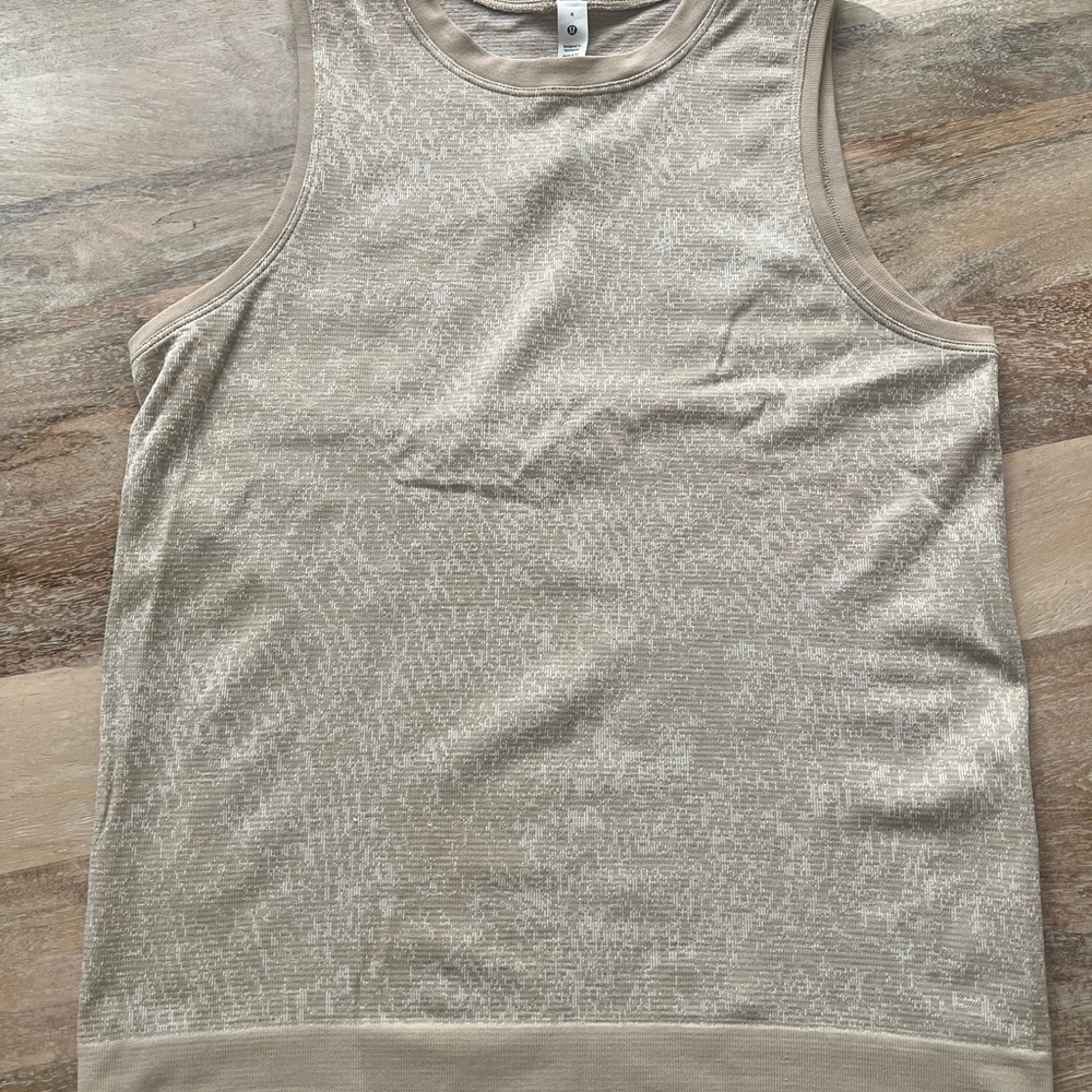 Women’s Lululemon Beige Sleeveless Top